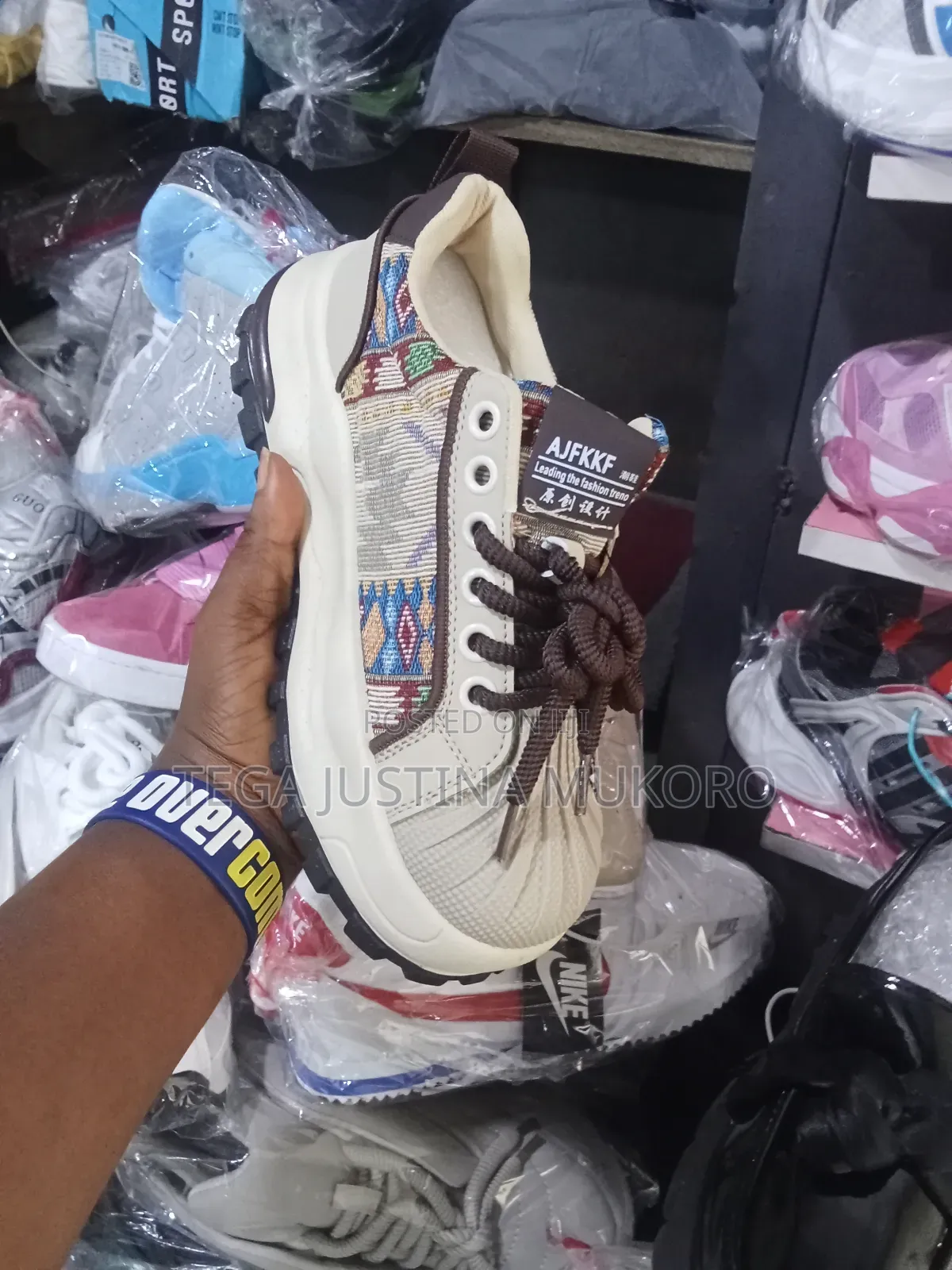 High Quality Multicolour Unisex Stock Sneakers