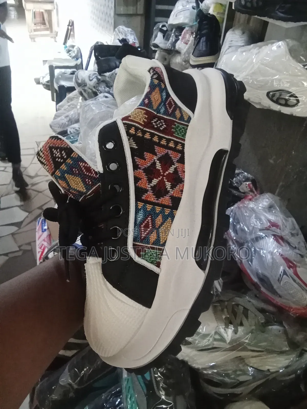 High Quality Multicolour Unisex Stock Sneakers
