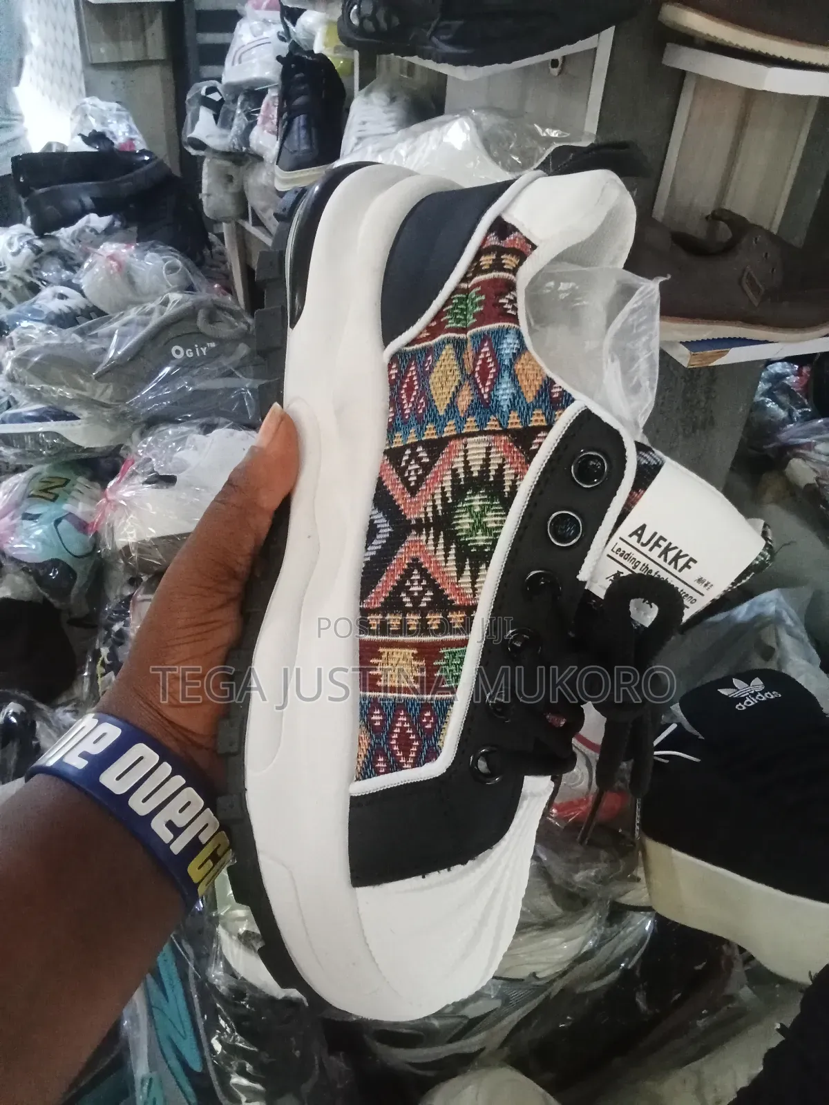 High Quality Multicolour Unisex Stock Sneakers