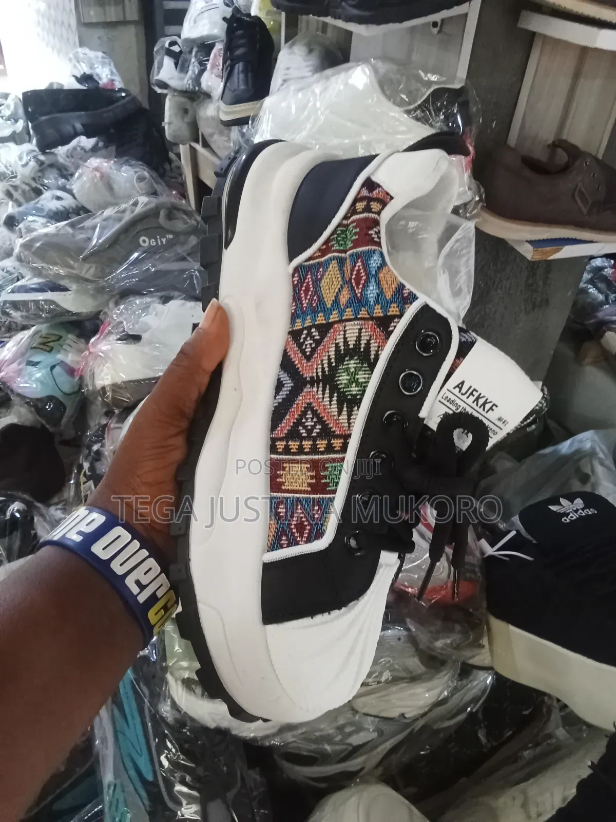 High Quality Multicolour Unisex Stock Sneakers