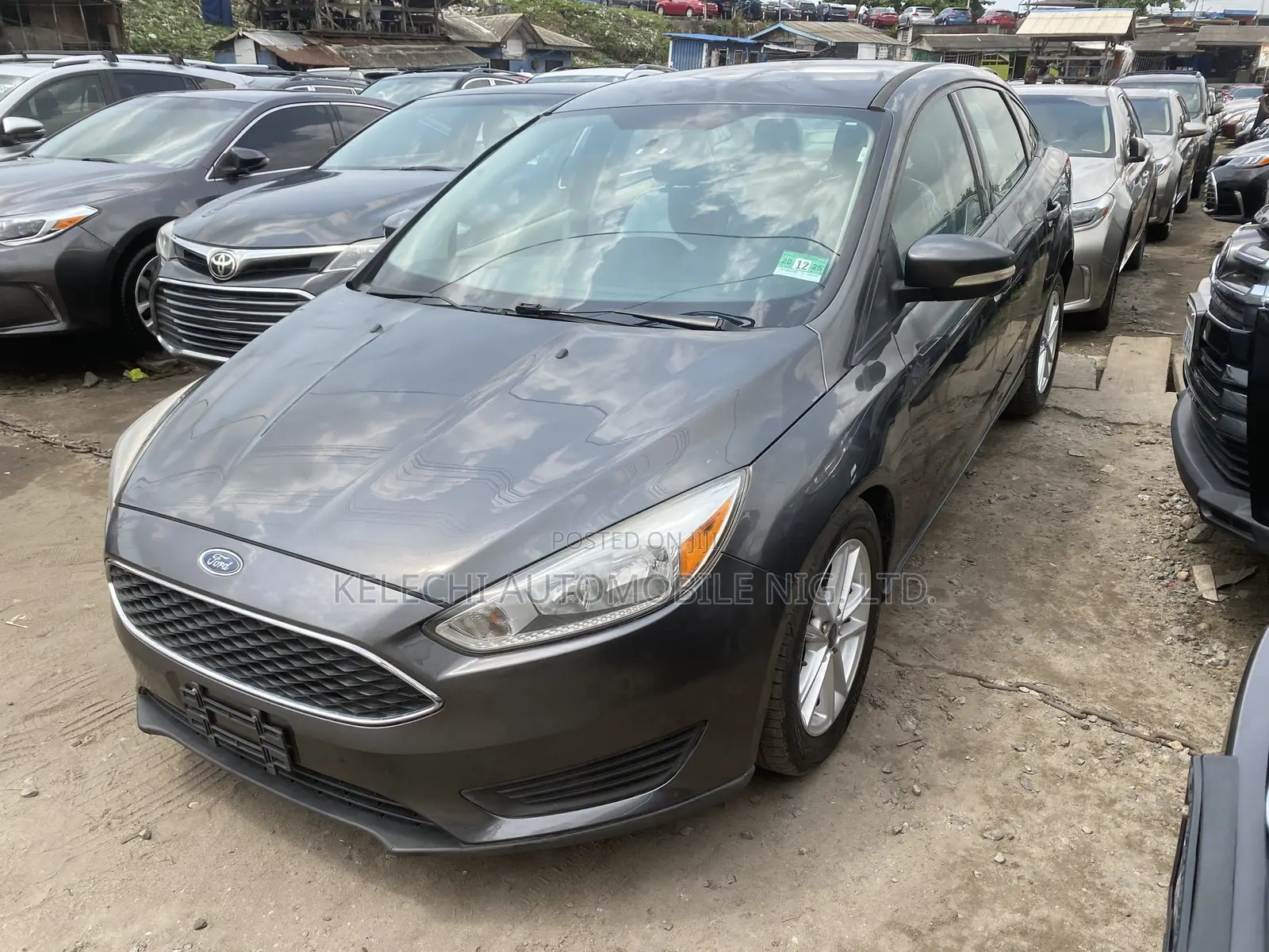 Ford Focus SE Sedan FWD (1.0L 3cyl 5M) 2016 Gray