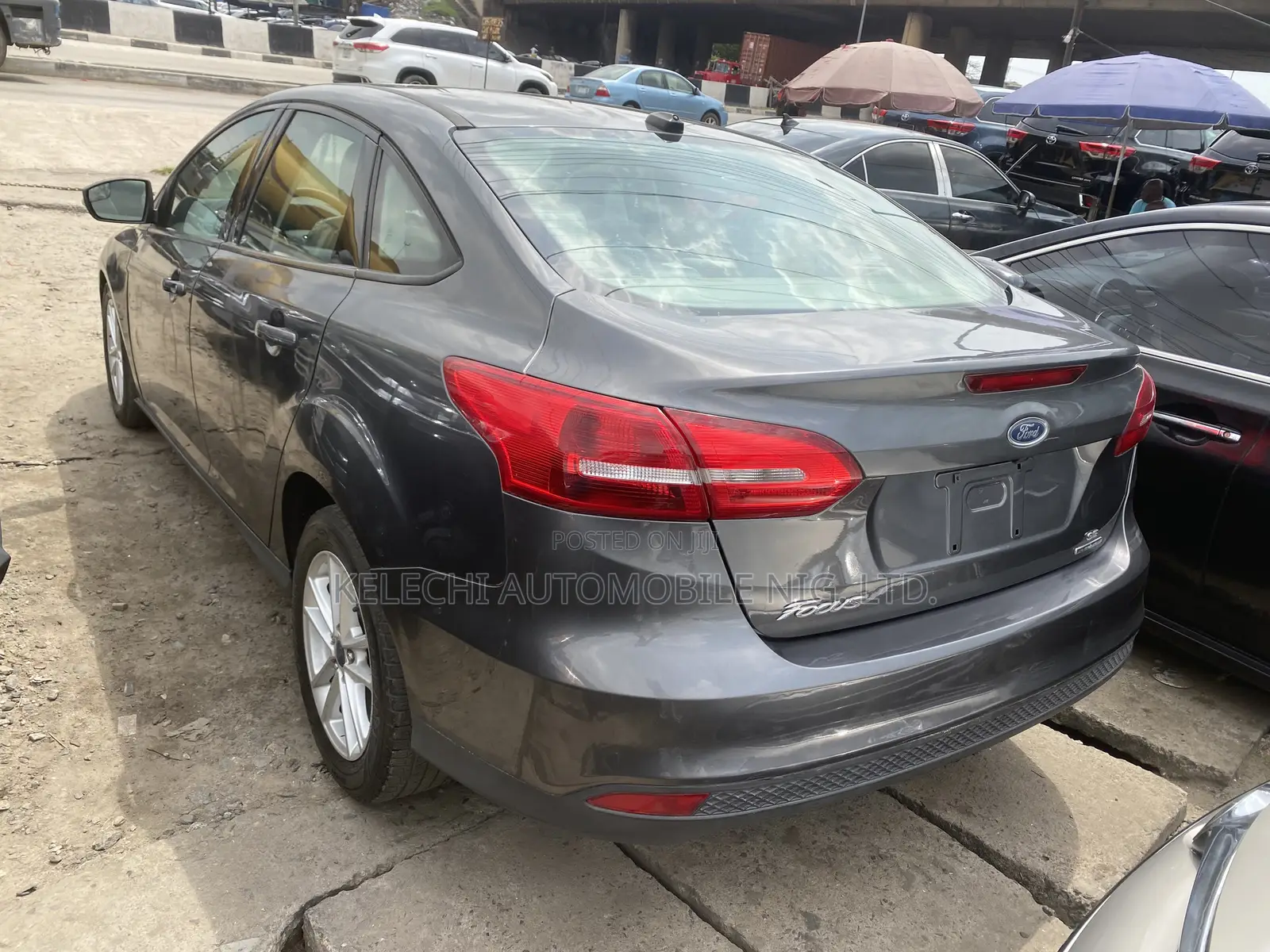 Ford Focus SE Sedan FWD (1.0L 3cyl 5M) 2016 Gray