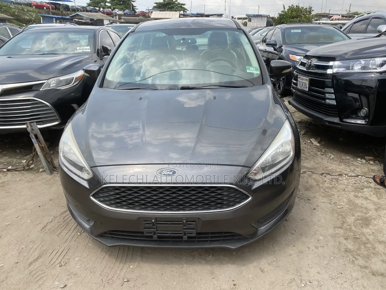 Ford Focus SE Sedan FWD (1.0L 3cyl 5M) 2016 Gray