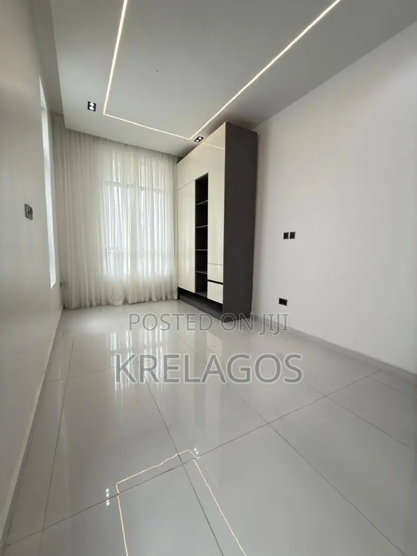 5bdrm Duplex in Chevron for sale