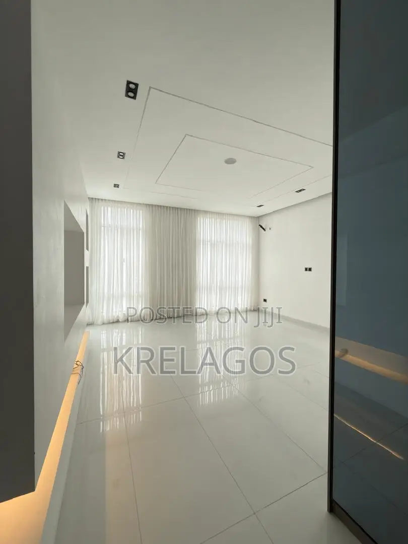 5bdrm Duplex in Chevron for sale