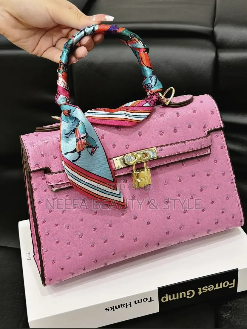 Hermés Kelly 25 High End Ostrich Leather Bag