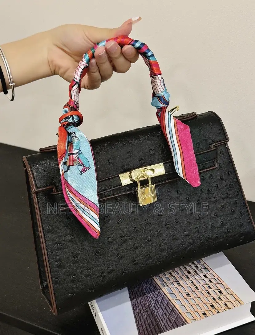 Hermés Kelly 25 High End Ostrich Leather Bag