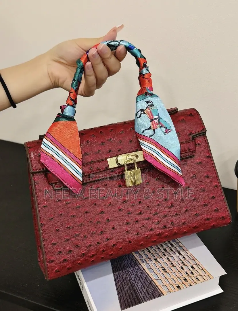 Hermés Kelly 25 High End Ostrich Leather Bag