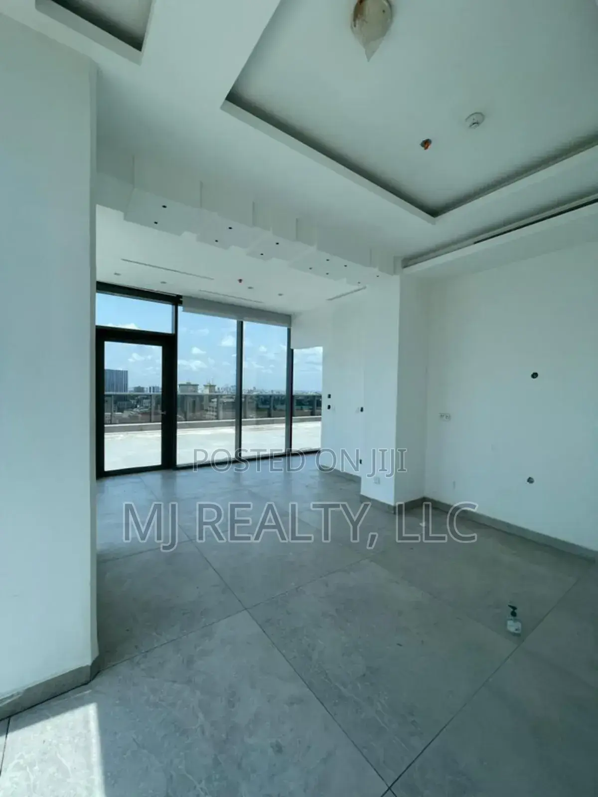 160 SQM Penthouse Office Space at Vi