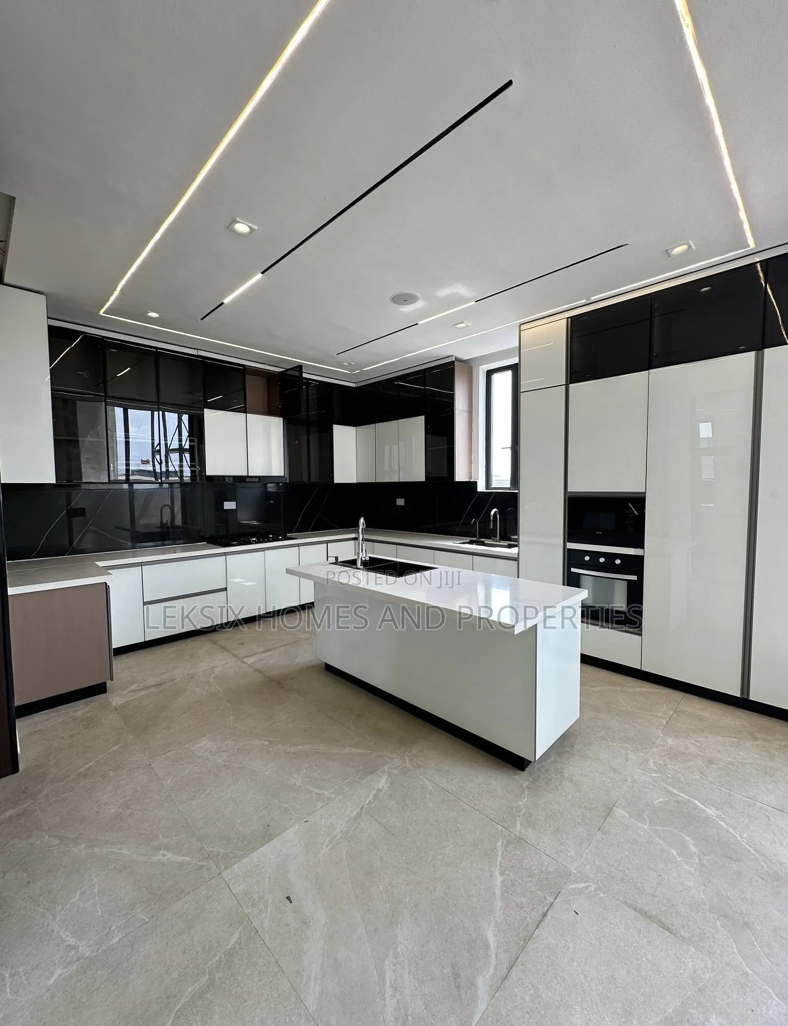 5bdrm Duplex in A Well Secured, Lekki Phase 1 for sale