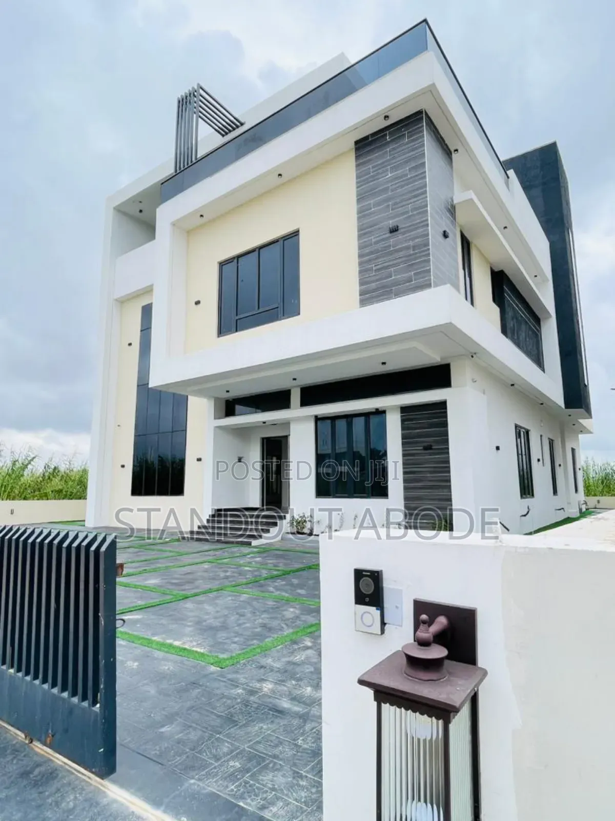 6bdrm Duplex in Northern Foreshore, Chevron for sale