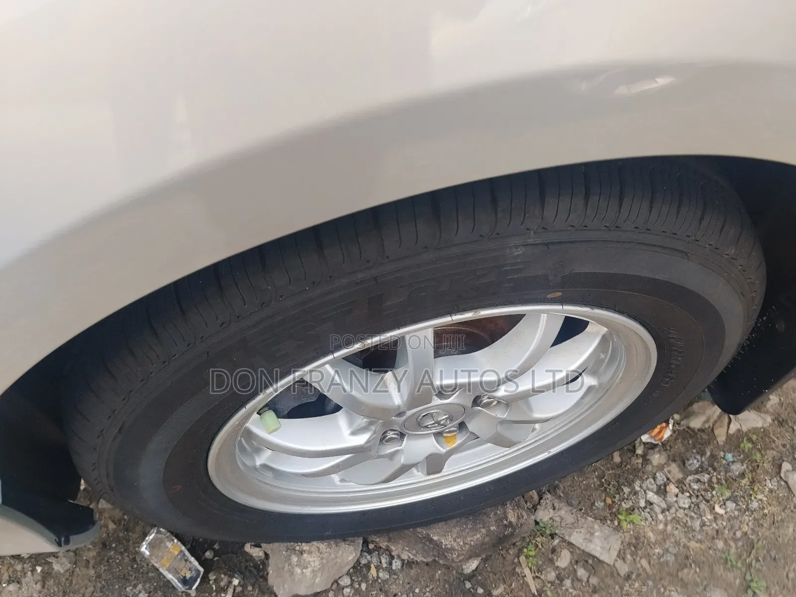 Toyota Camry LE 4dr Sedan (2.5L 4cyl 6A) 2013 Silver