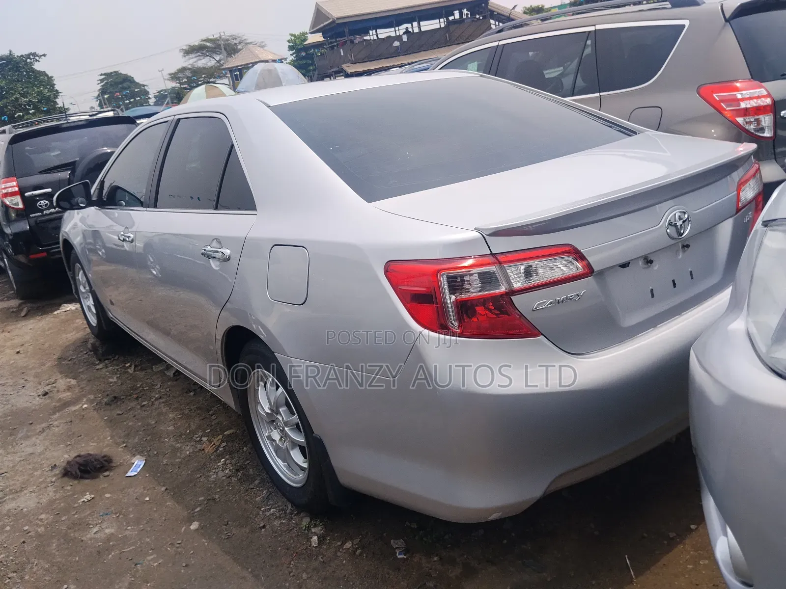 Toyota Camry LE 4dr Sedan (2.5L 4cyl 6A) 2013 Silver