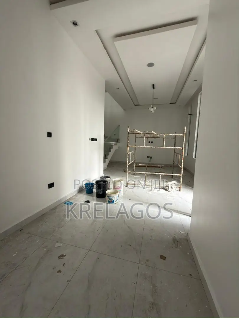 4bdrm Duplex in Chevron for rent