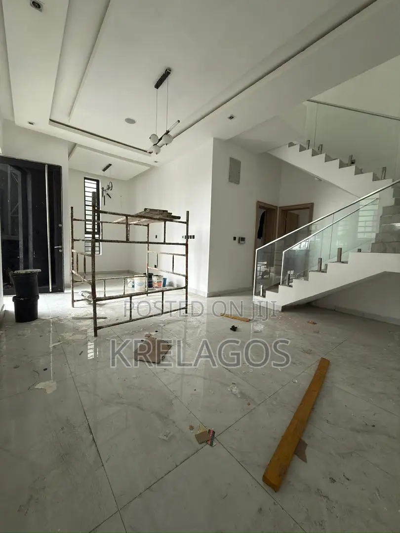 4bdrm Duplex in Chevron for rent