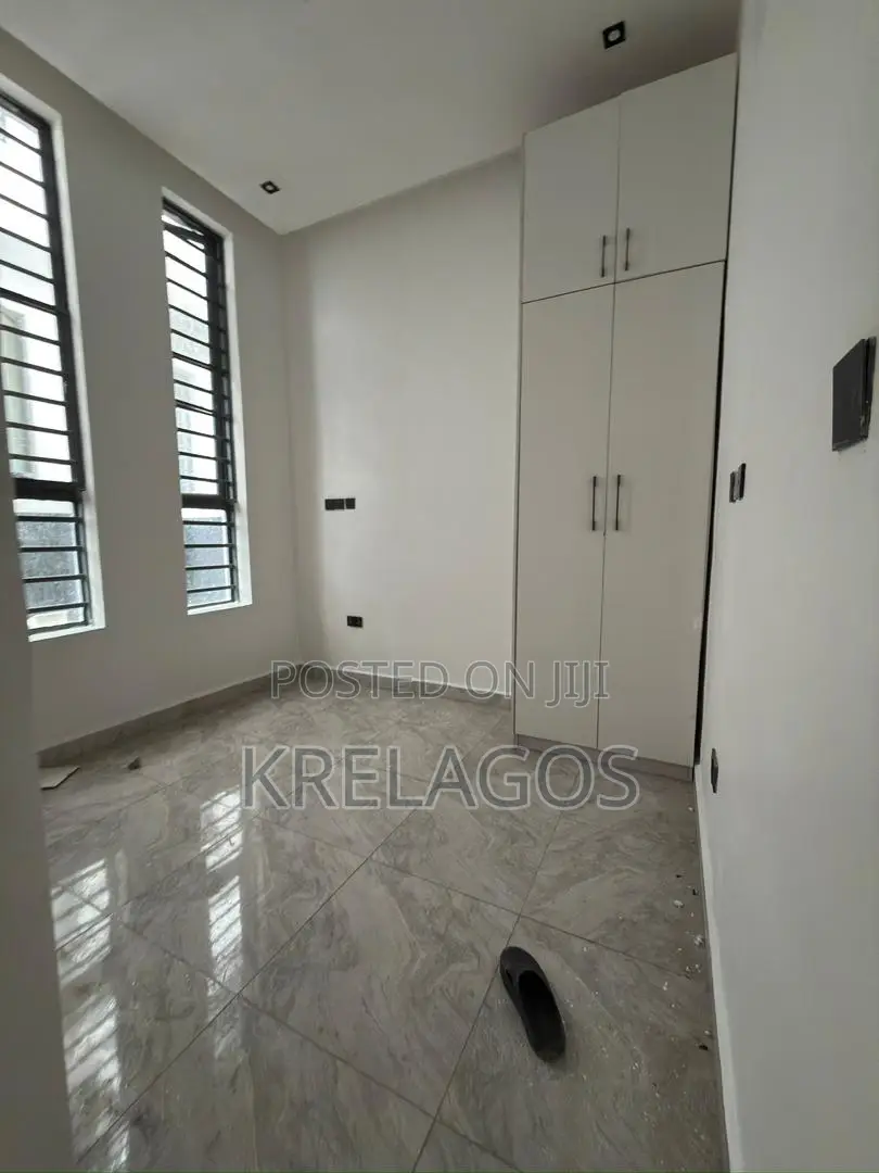 4bdrm Duplex in Chevron for rent