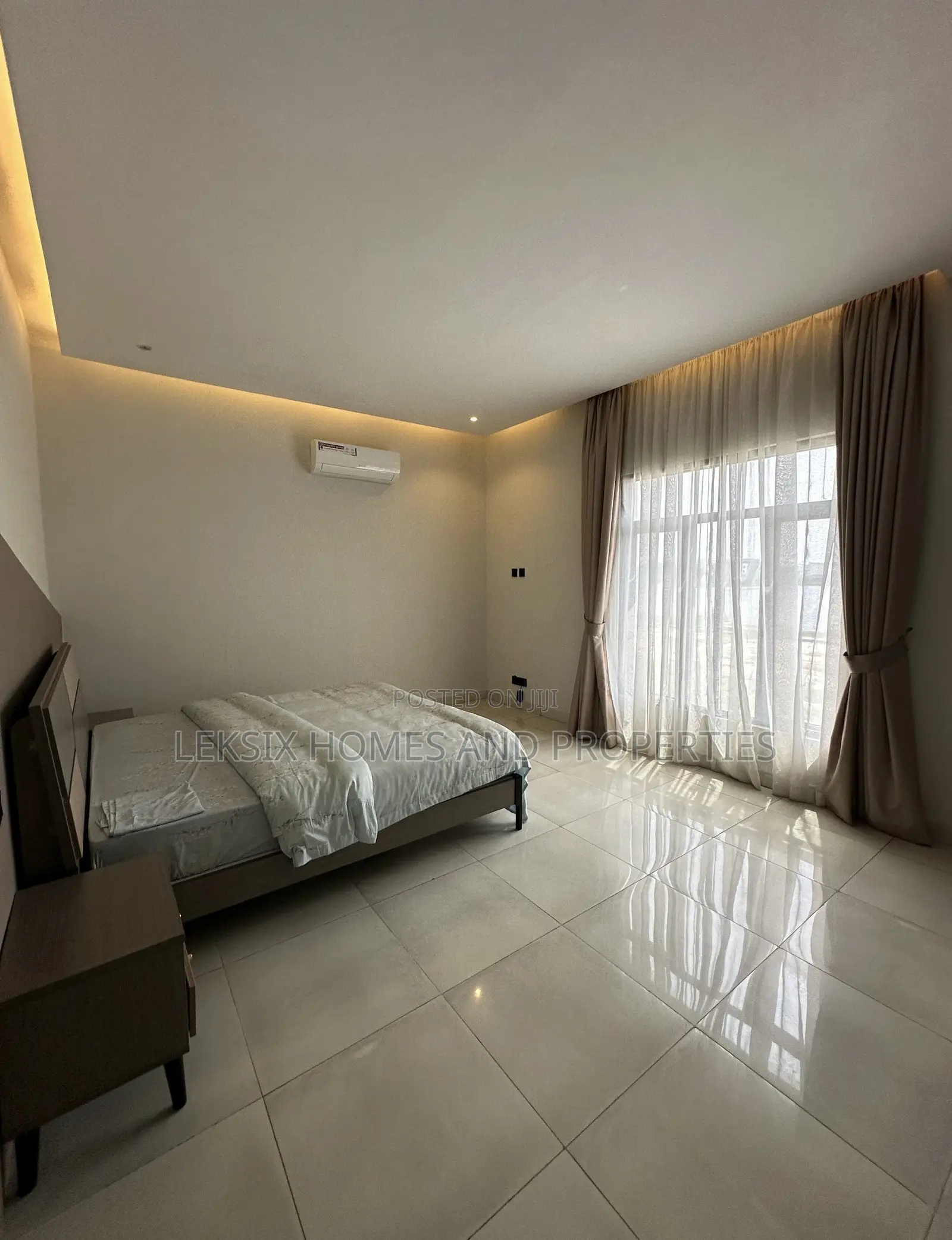 5bdrm Duplex in A Well Secured, Lekki Phase 1 for sale