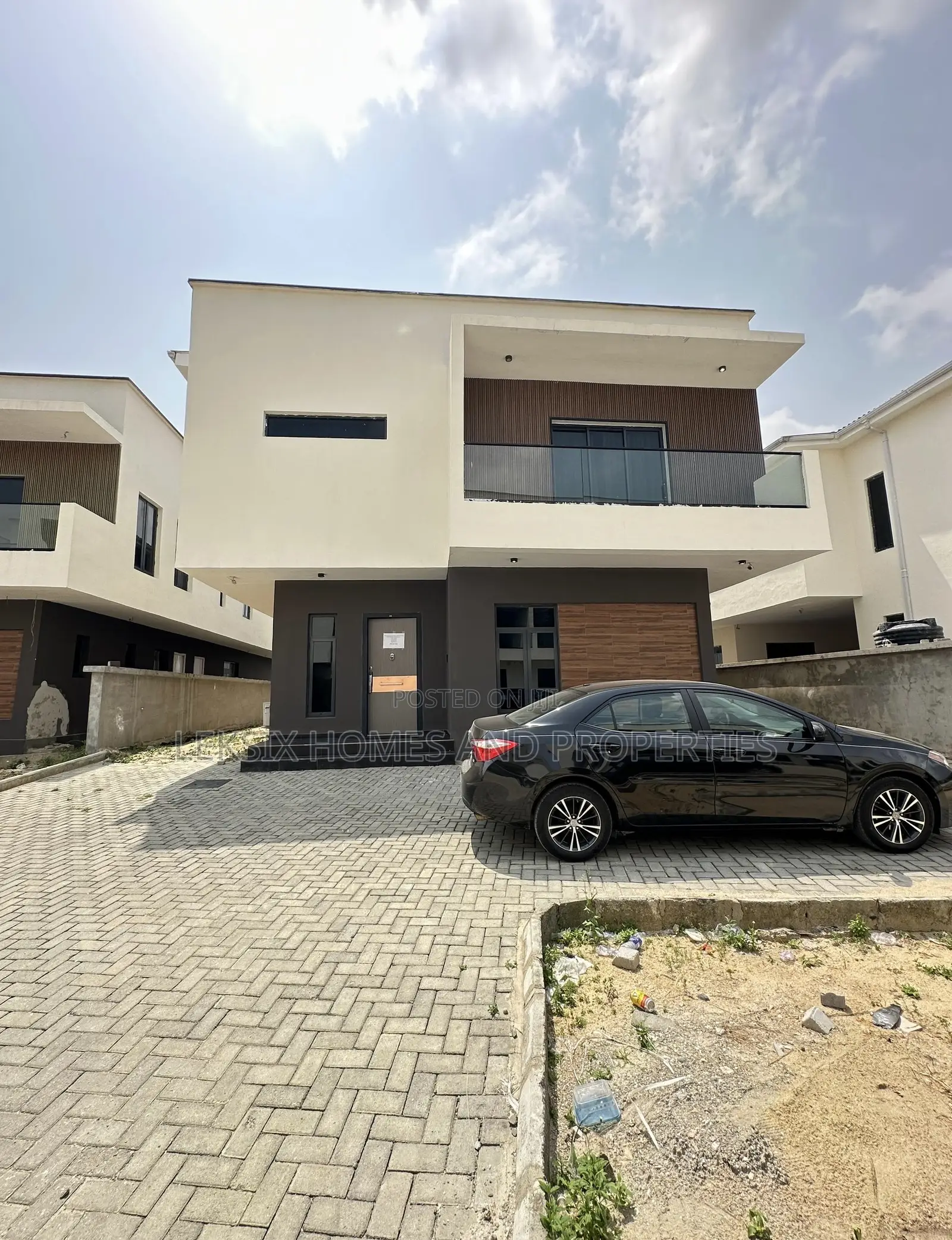 5bdrm Duplex in A Well Secured, Lekki Phase 1 for sale