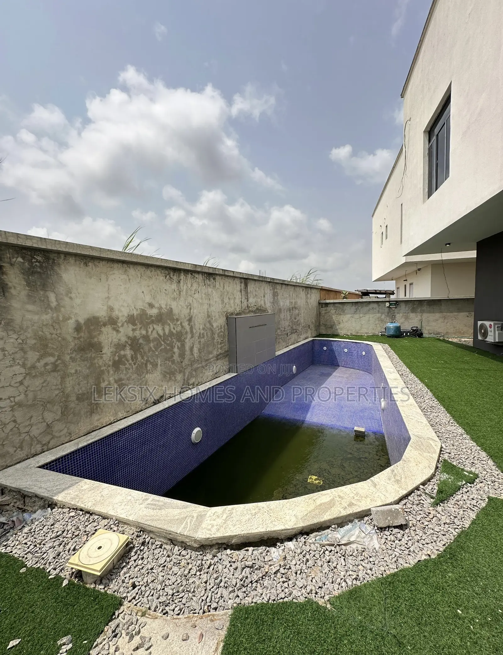 5bdrm Duplex in A Well Secured, Lekki Phase 1 for sale