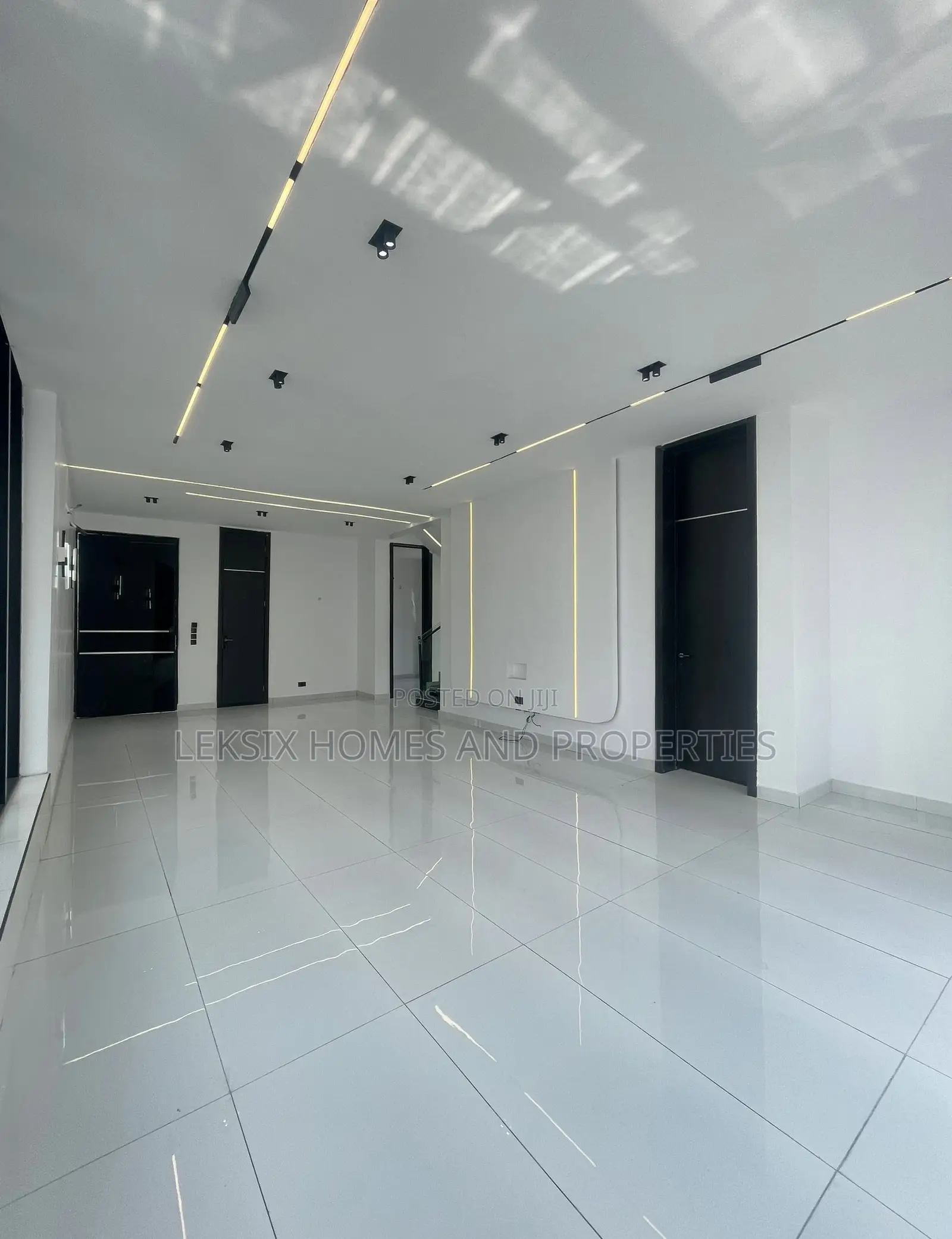 5bdrm Duplex in A Well Secured, Chevron for sale