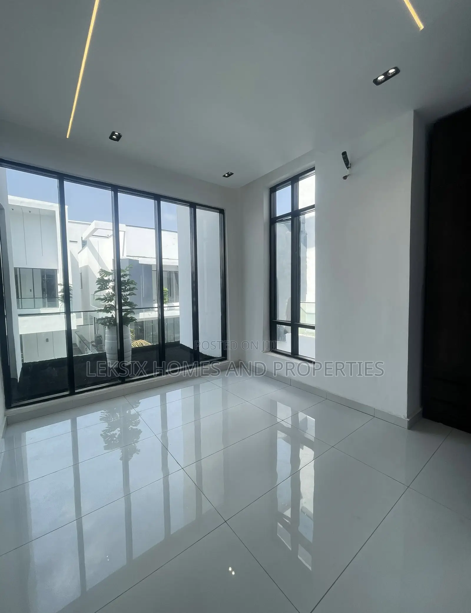 5bdrm Duplex in A Well Secured, Chevron for sale
