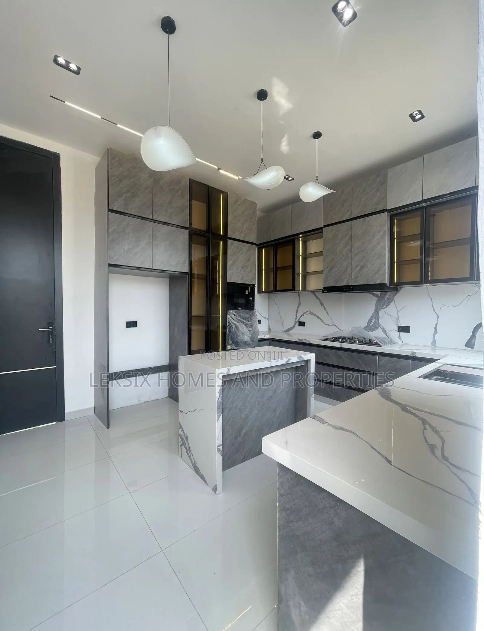 5bdrm Duplex in A Well Secured, Chevron for sale