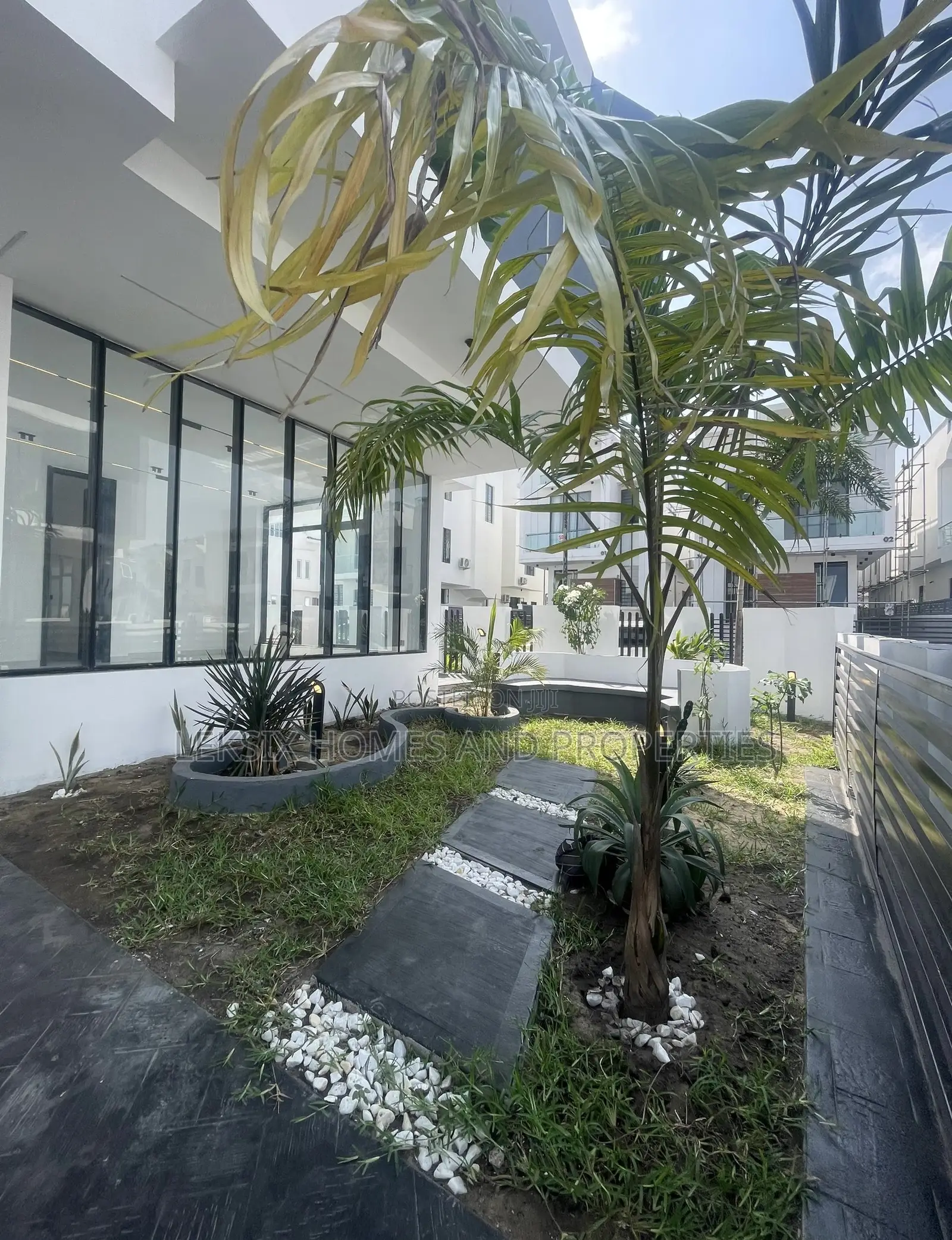 5bdrm Duplex in A Well Secured, Chevron for sale