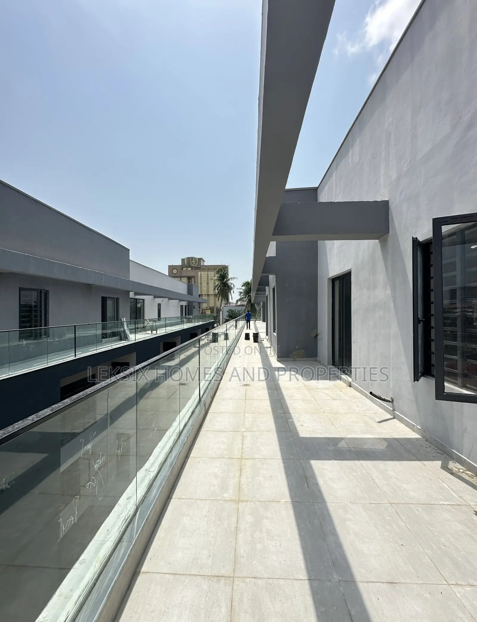 4bdrm Penthouse in A Well Secured, Victoria Island Extension for sale