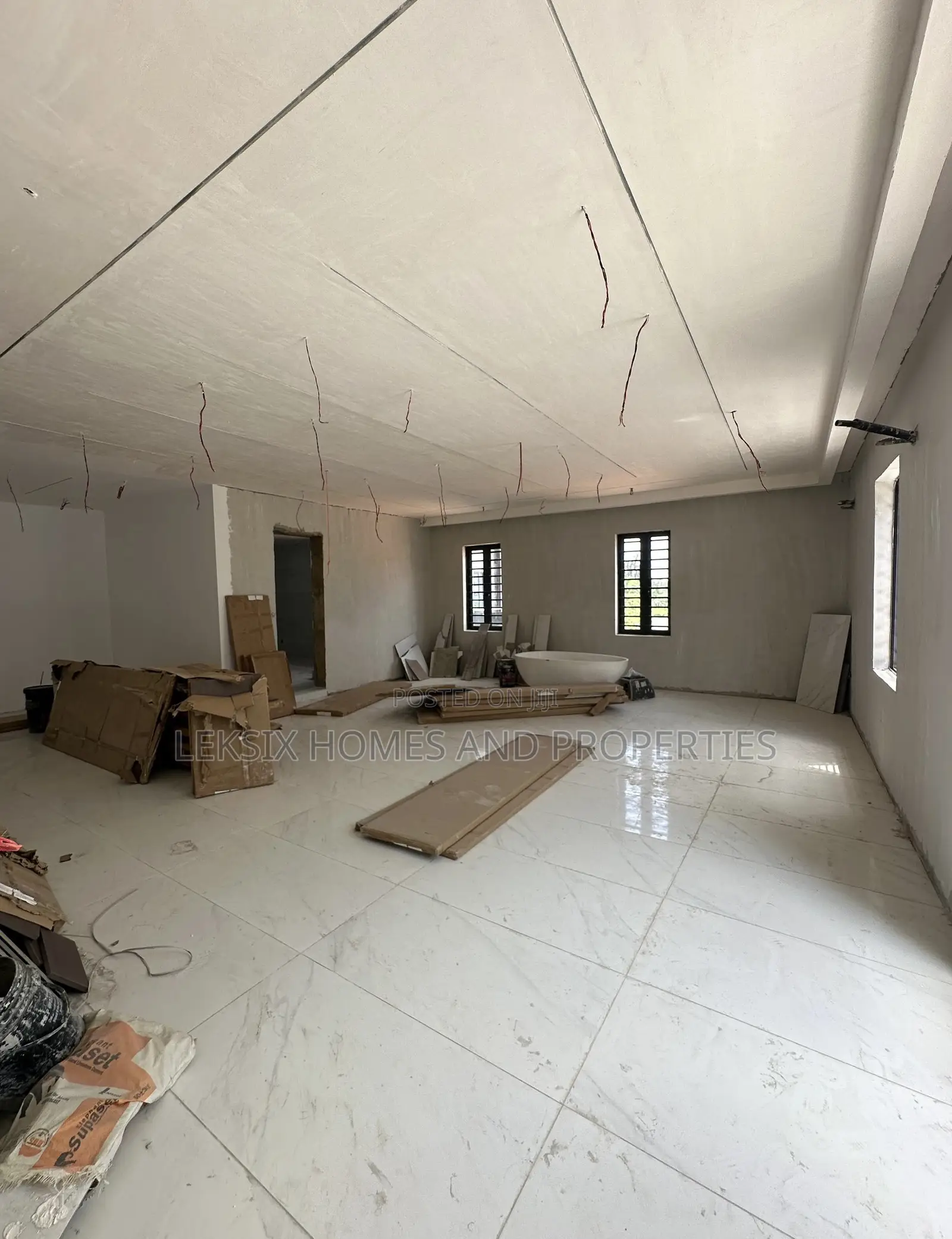 4bdrm Penthouse in A Well Secured, Victoria Island Extension for sale