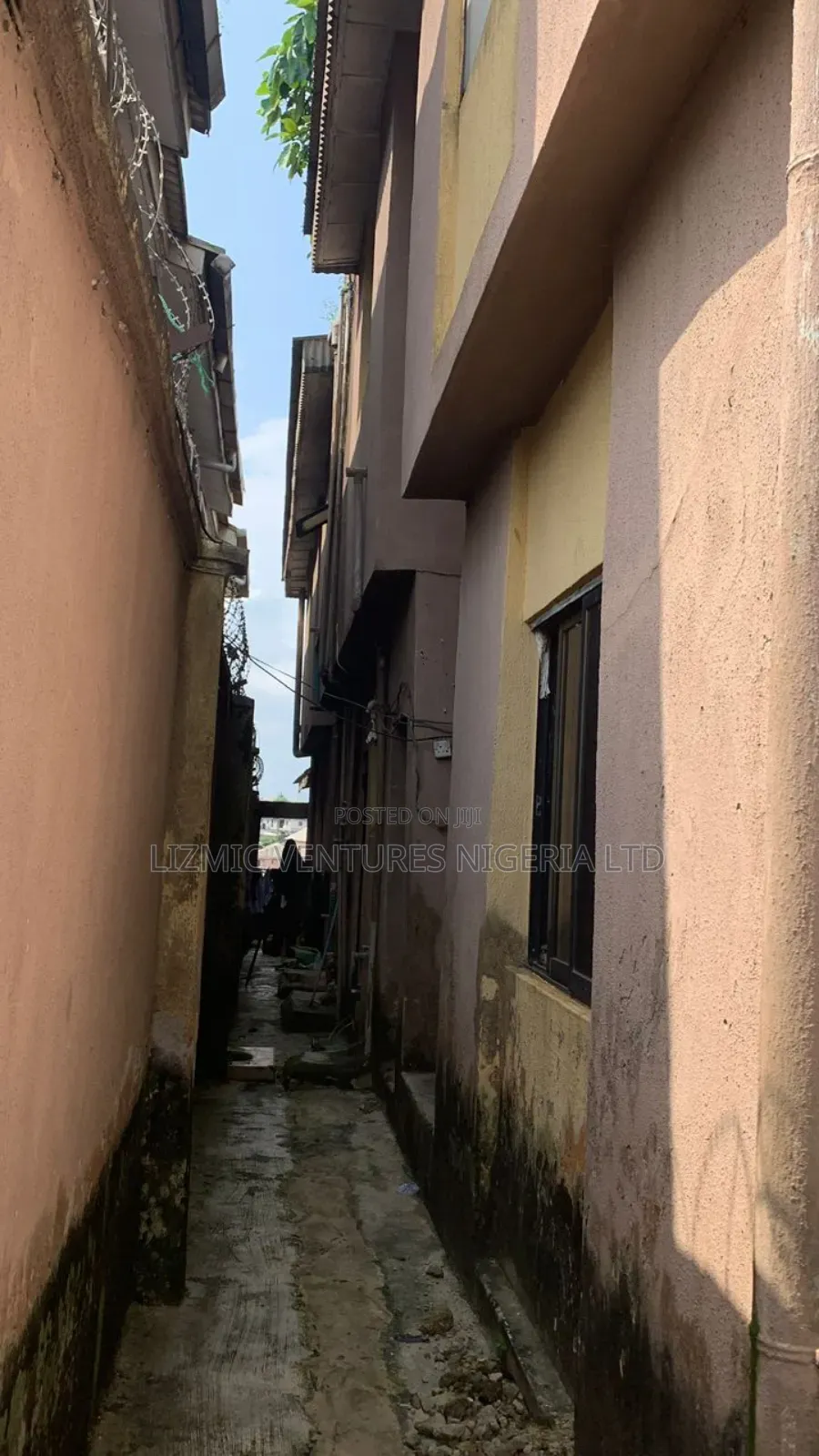 3bdrm Block of Flats in Igando for sale