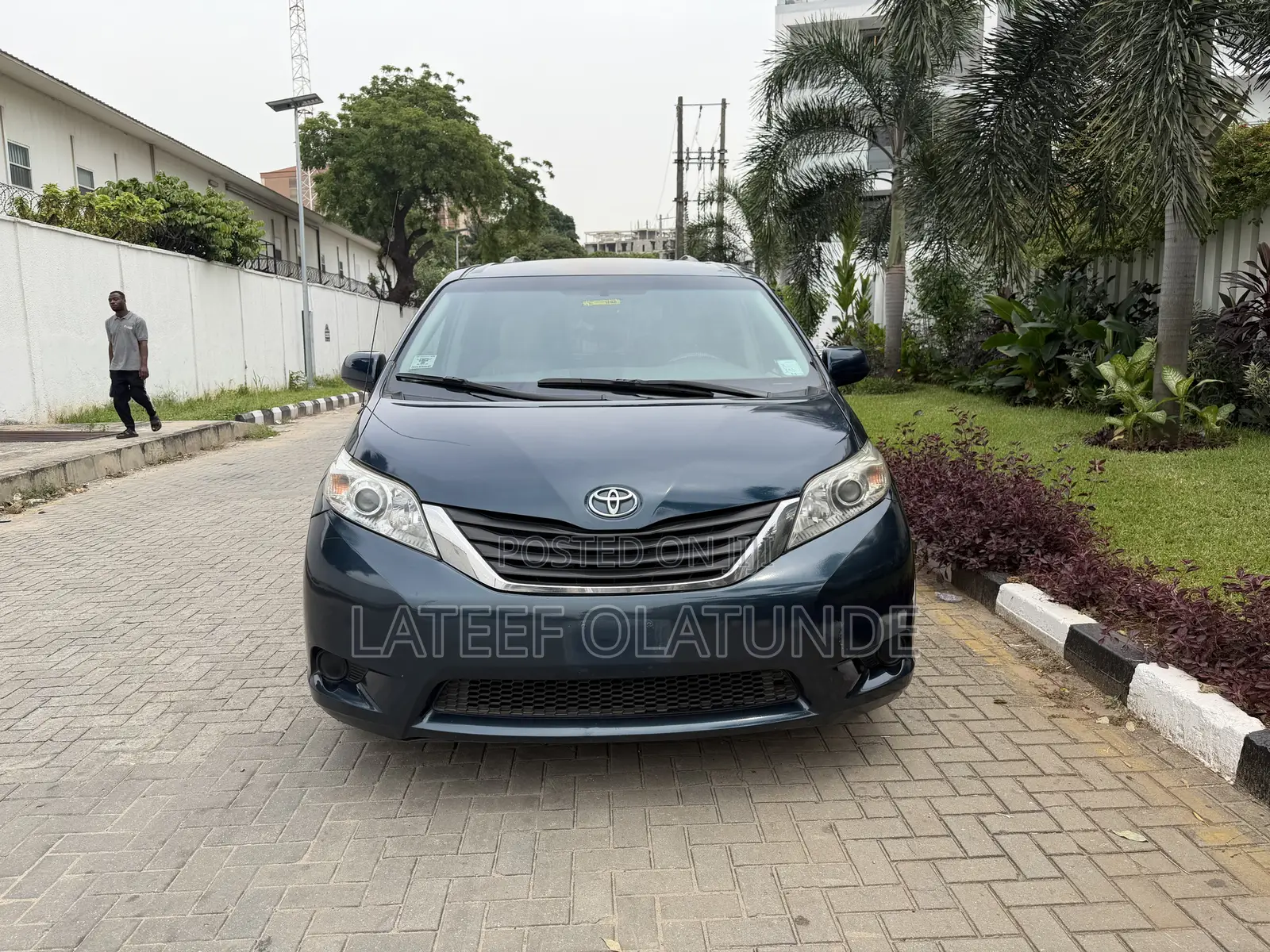 Toyota Sienna LE 8 Passenger 2010 Blue