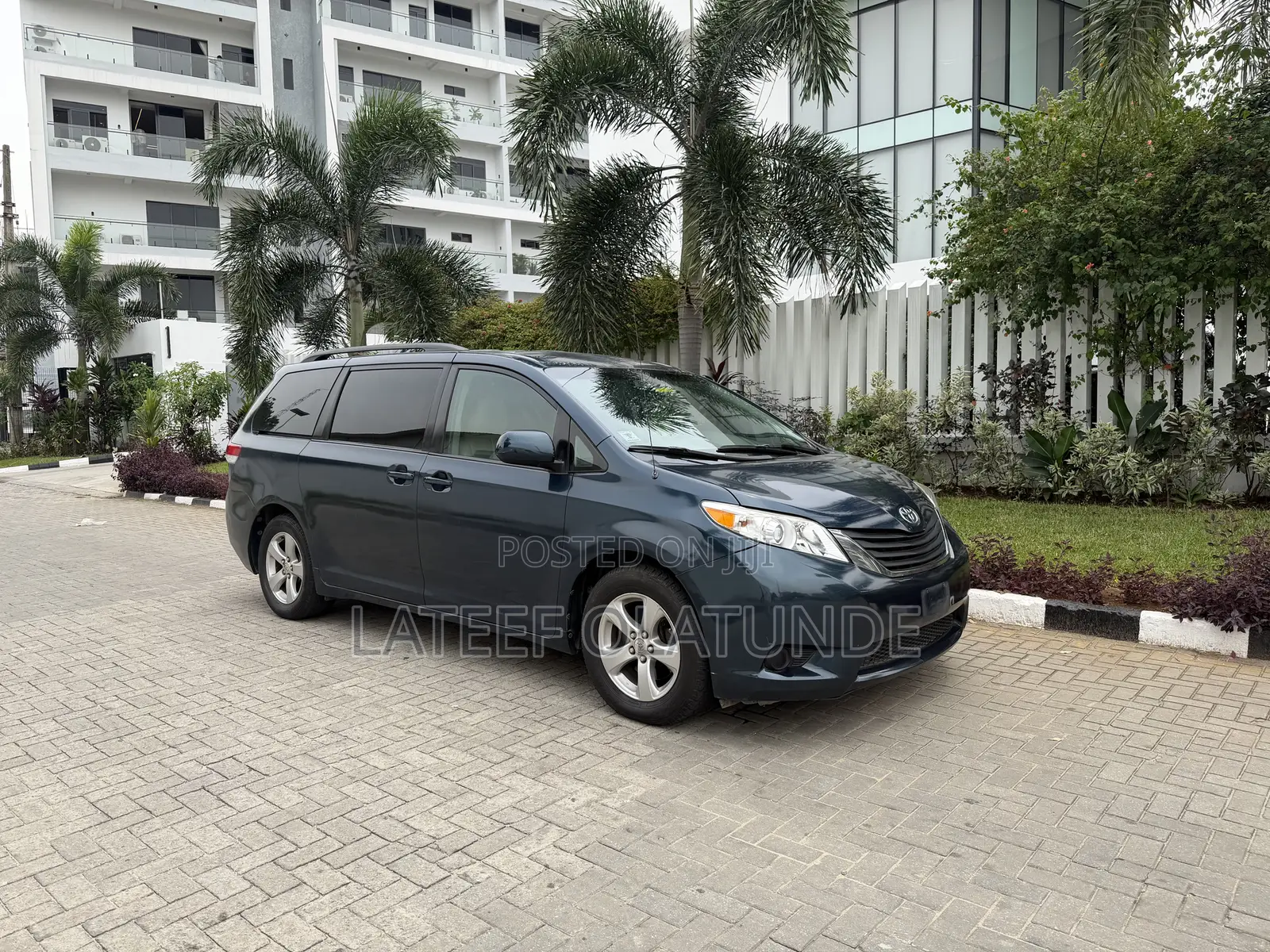 Toyota Sienna LE 8 Passenger 2010 Blue