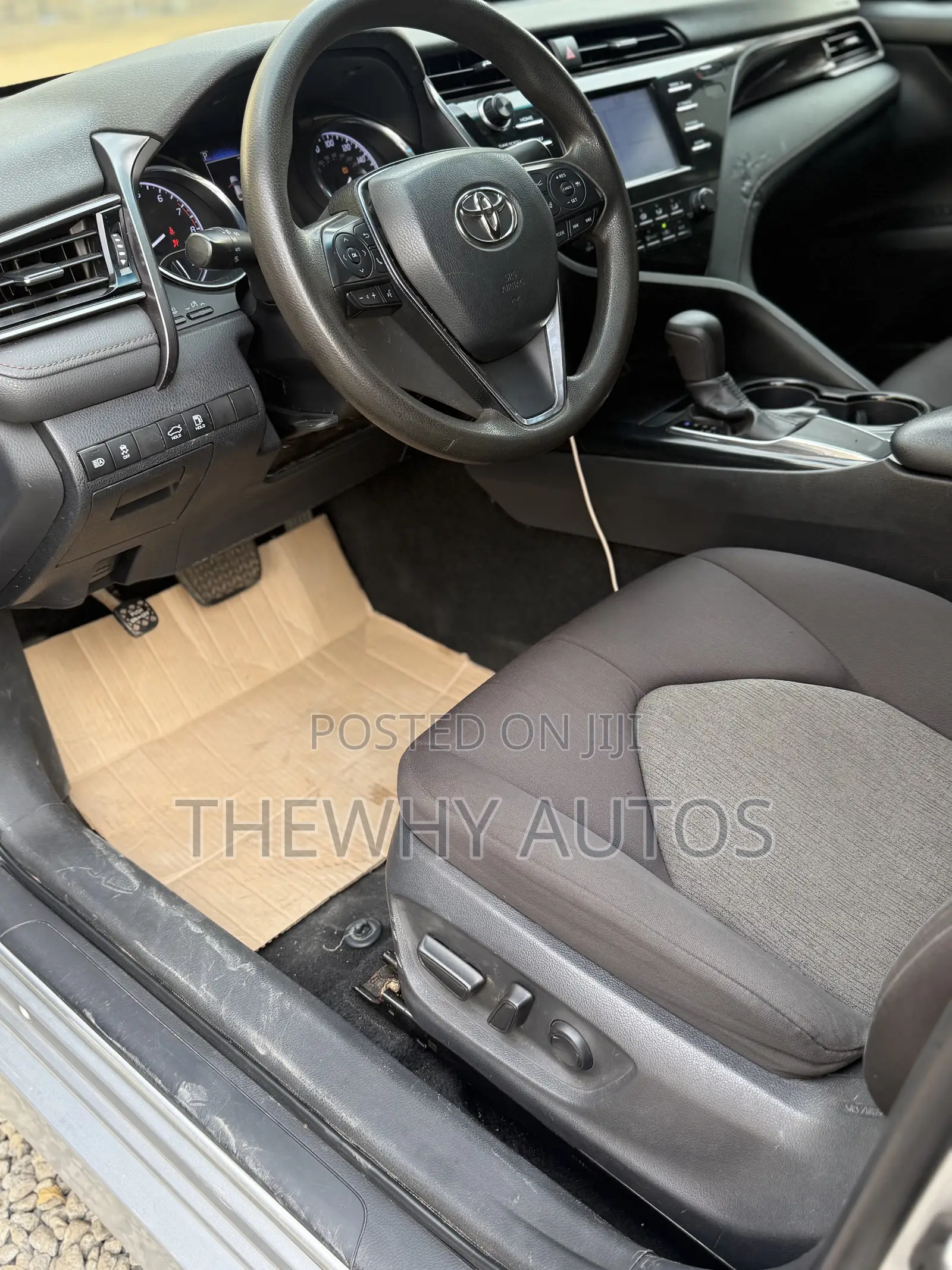 Toyota Camry LE (2.5L 4cyl 8A) 2019 Silver