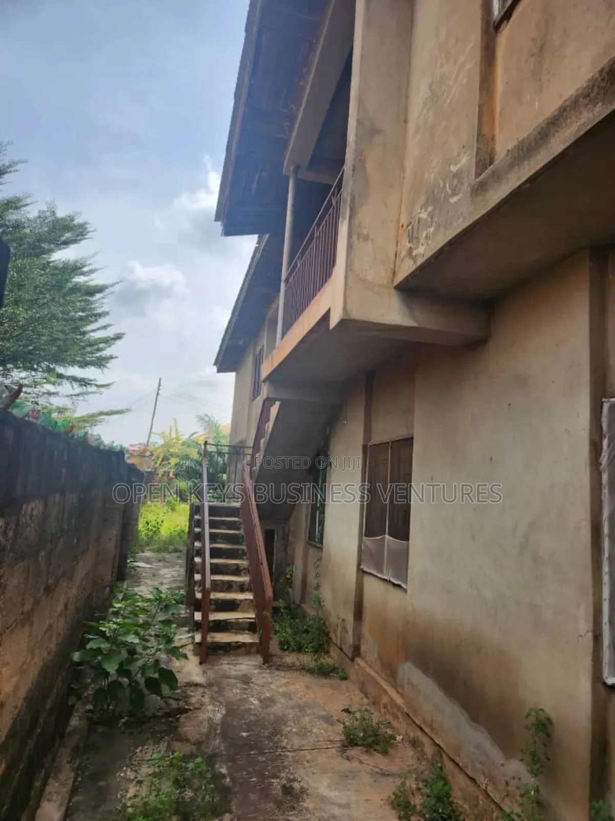 5bdrm Apartment in Alakia for sale