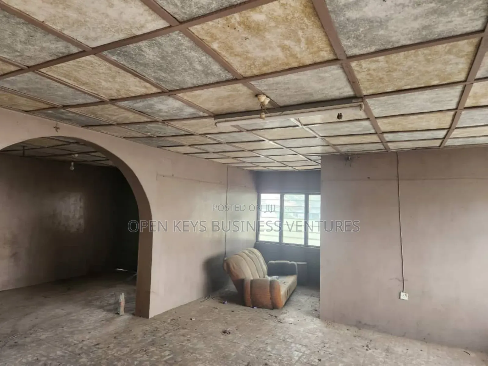 5bdrm Apartment in Alakia for sale