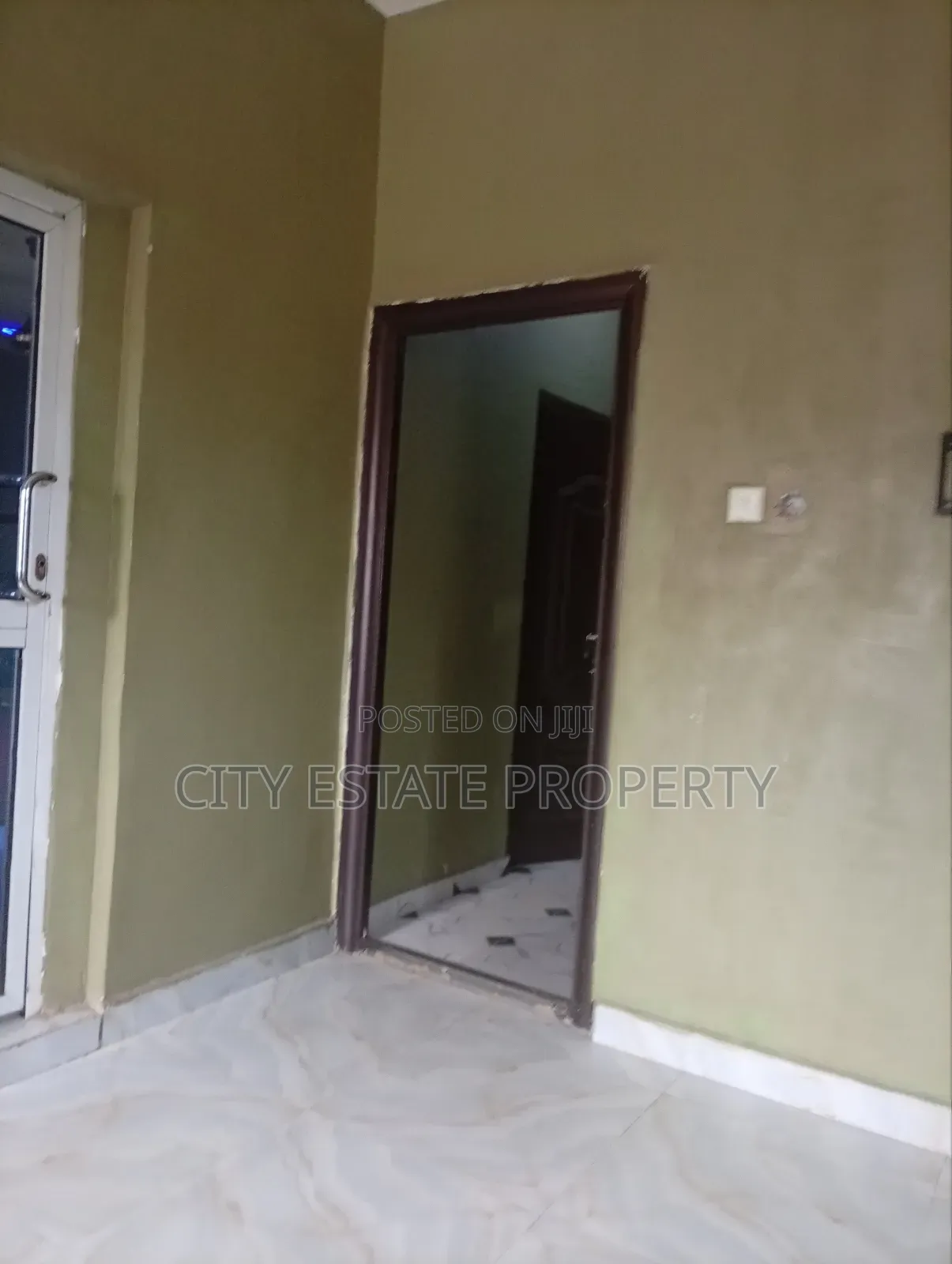2bdrm Block of Flats in Hrh Estate, Port-Harcourt for rent
