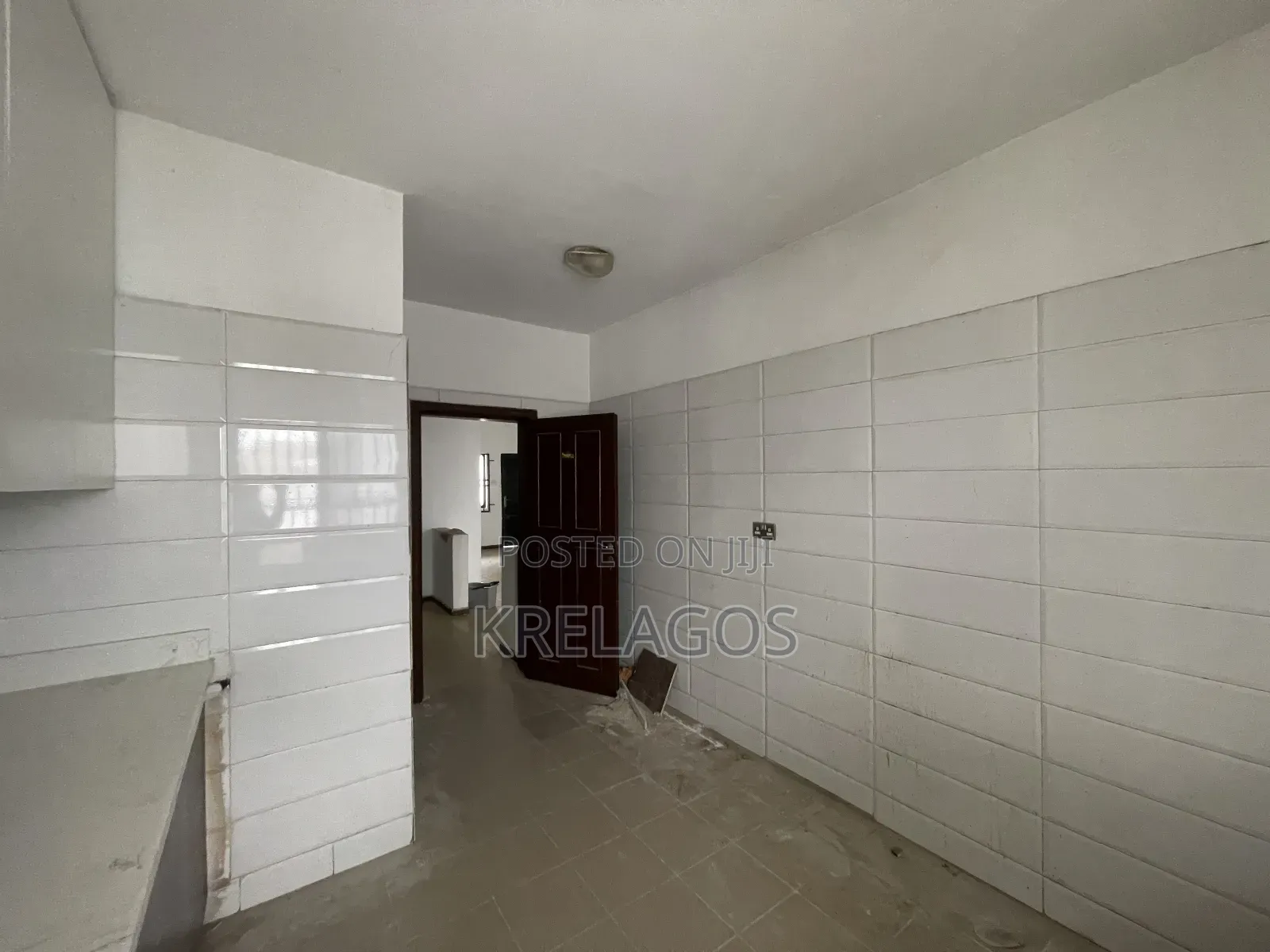 4bdrm Townhouse/Terrace in Chevron for sale