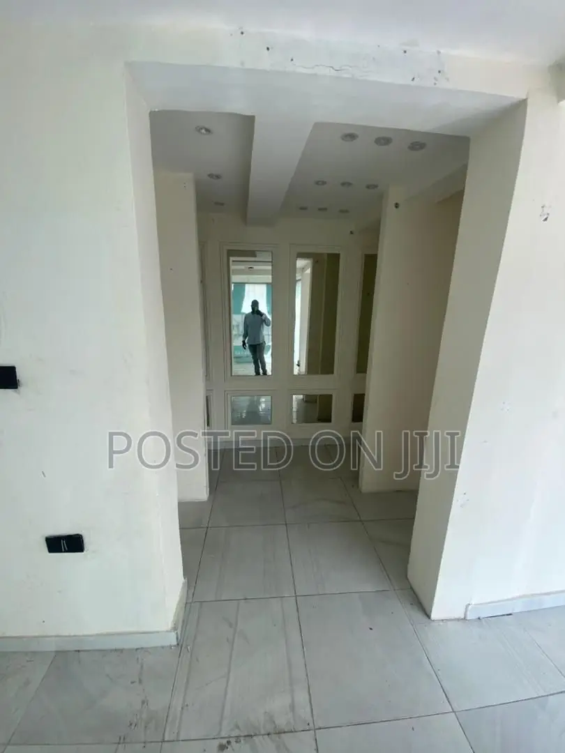1bdrm House in Lekki Phase 1 For for rent