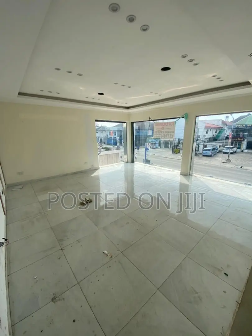 1bdrm House in Lekki Phase 1 For for rent
