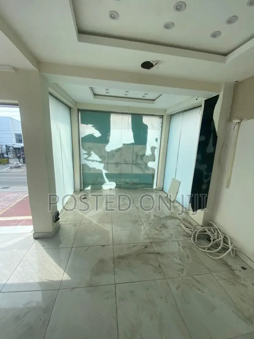1bdrm House in Lekki Phase 1 For for rent