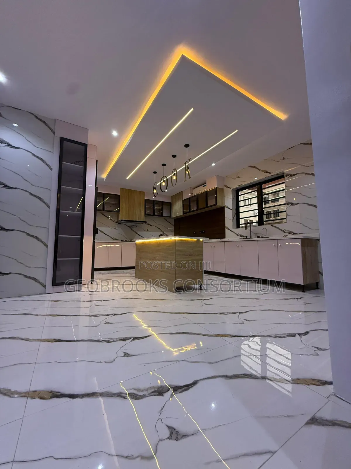 5bdrm House in Engr Lere Adigun Gra, Basorun for sale