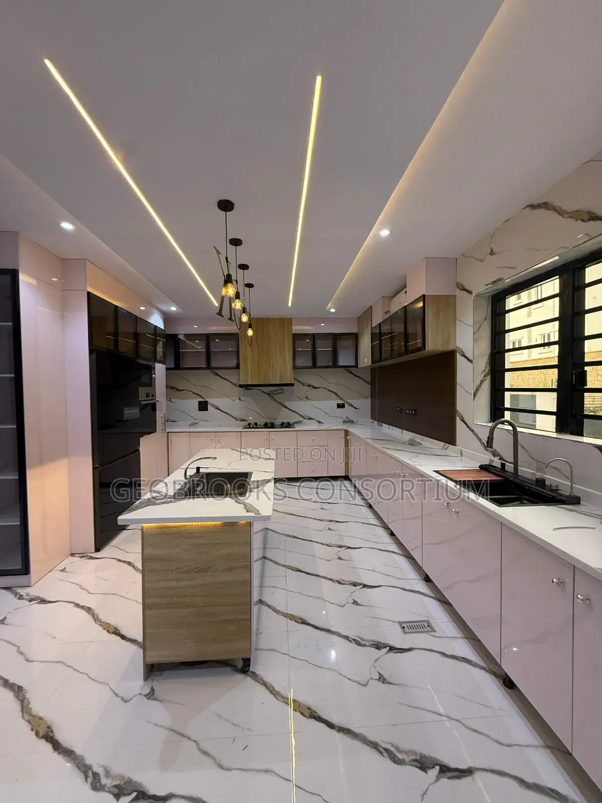 5bdrm House in Engr Lere Adigun Gra, Basorun for sale