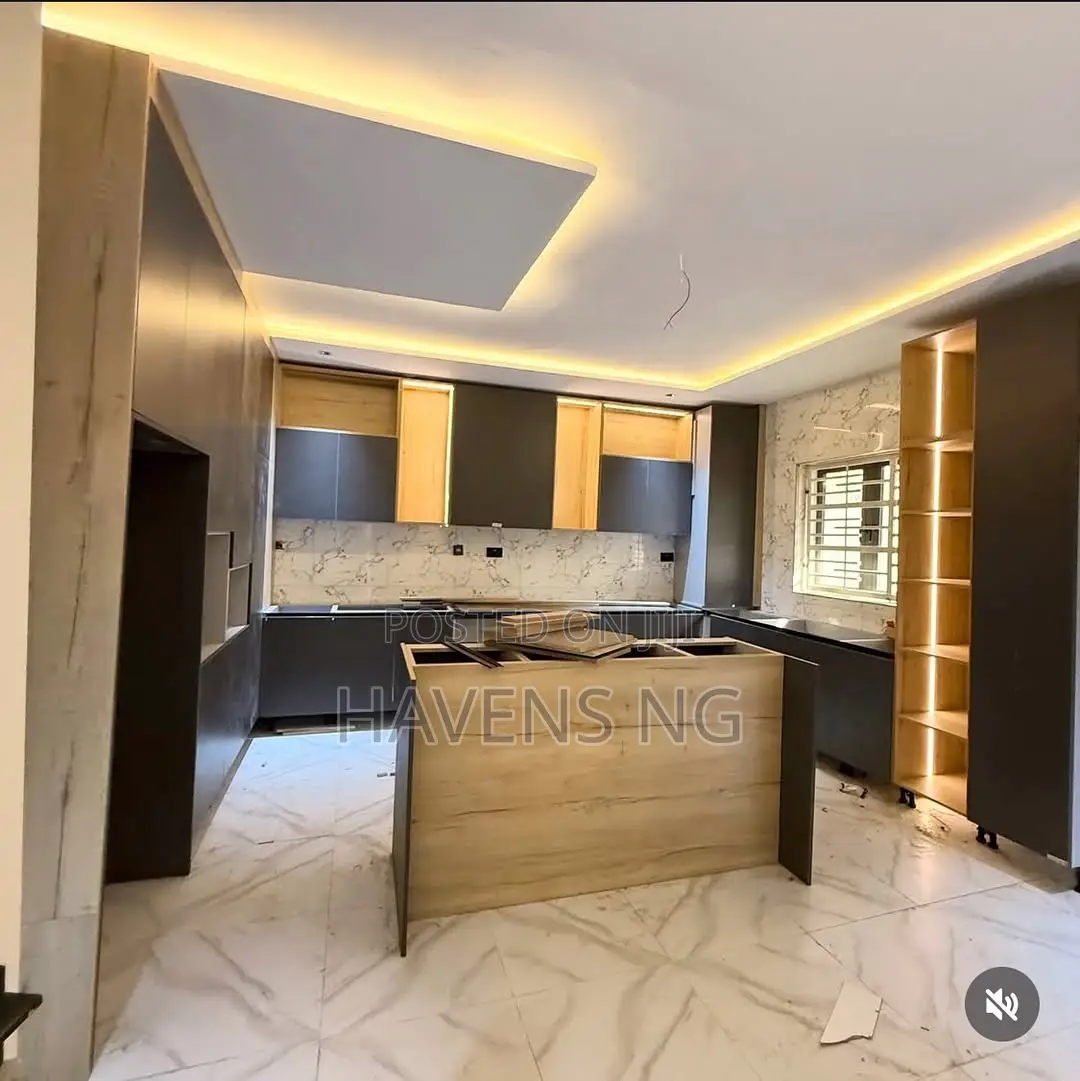 6bdrm Duplex in Asokoro for sale