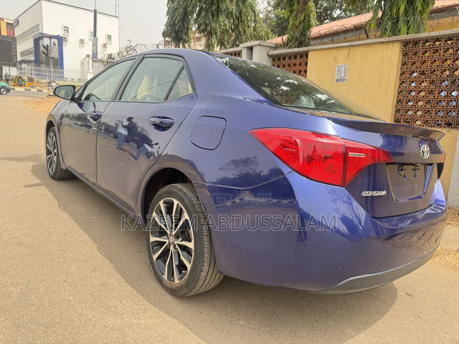 Toyota Corolla SE (1.8L 4cyl 6M) 2018 Blue