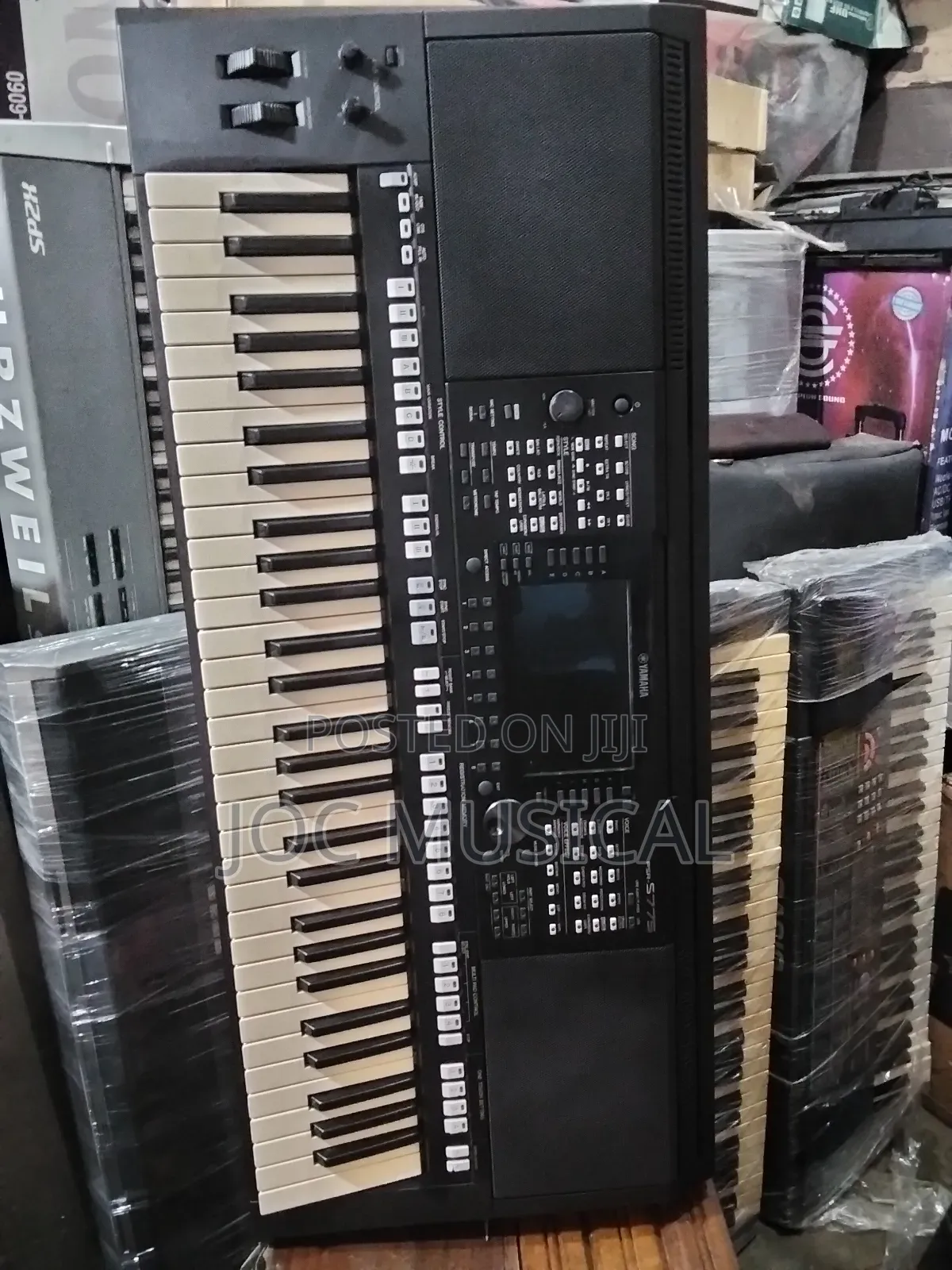 Yamaha Keyboard PSR S775