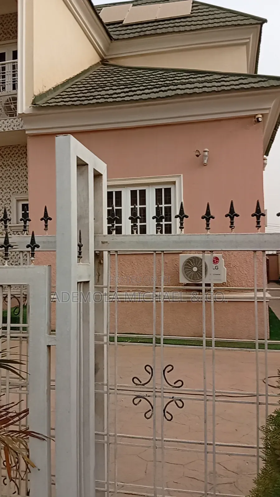5bdrm Penthouse in River Park Estate, Lugbe District for sale