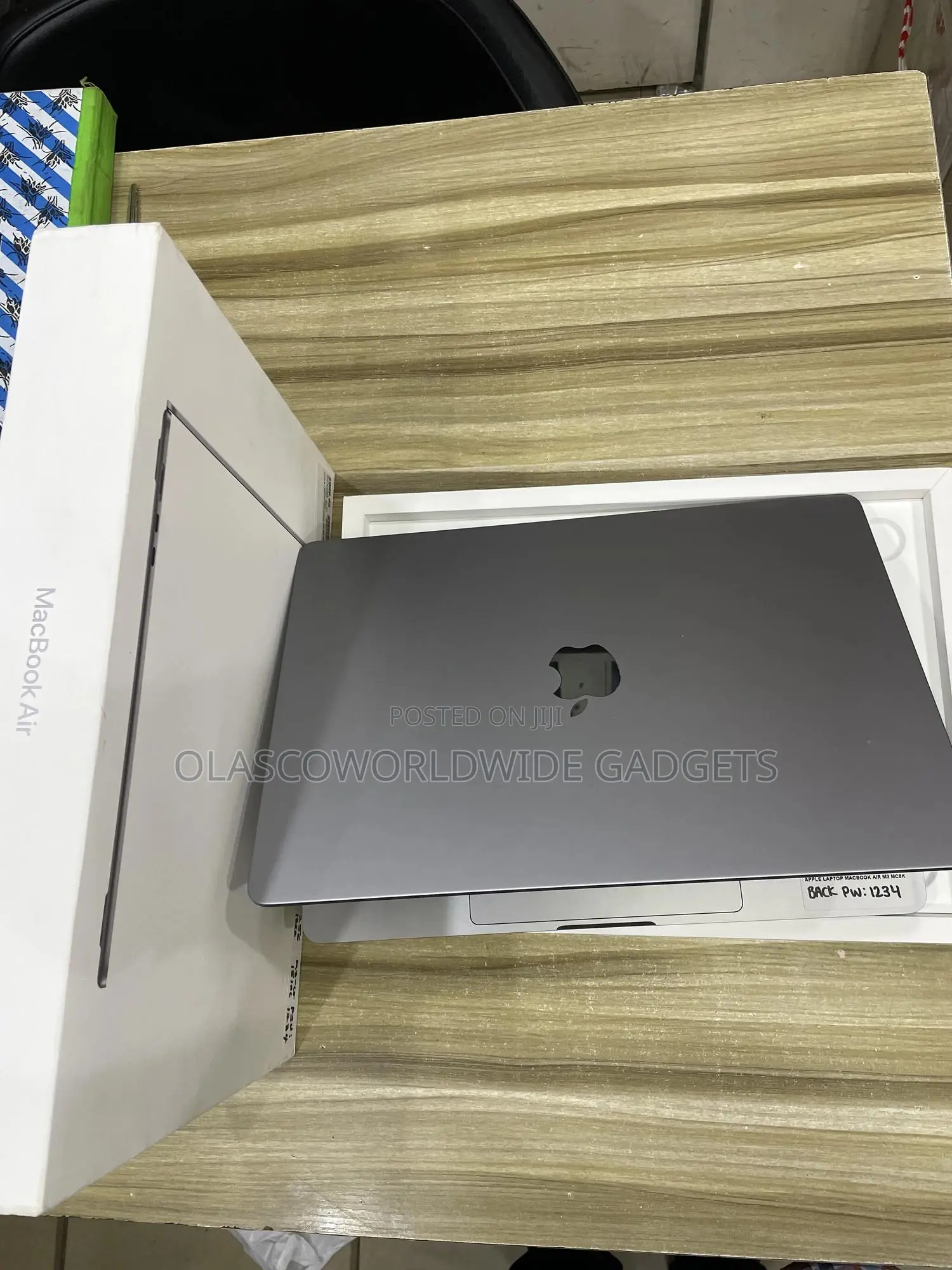 New Laptop Apple MacBook Air 2024 M3 16GB Apple M3 SSD 256GB