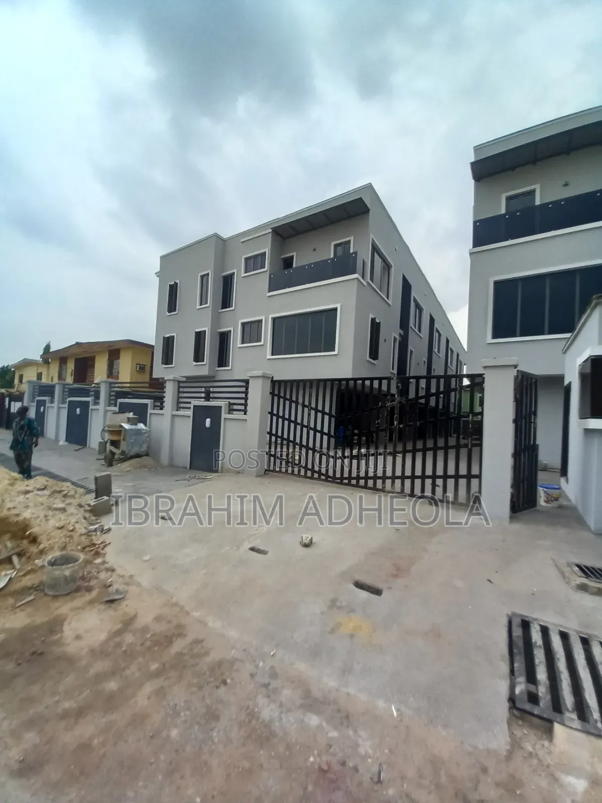 4bdrm Townhouse/Terrace in Ogba Gra for Sale