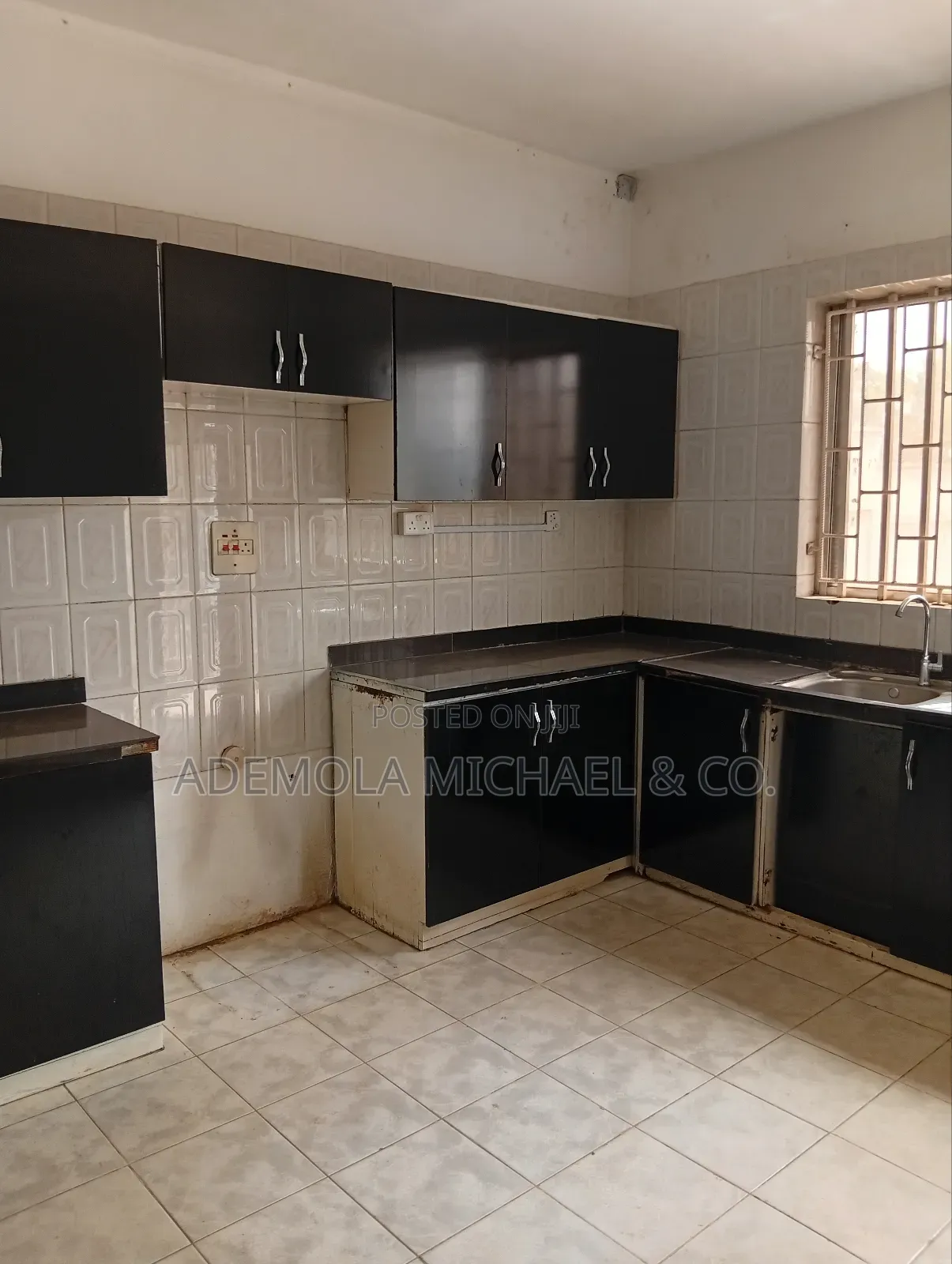 7bdrm Duplex in Bua Estate Kado for sale