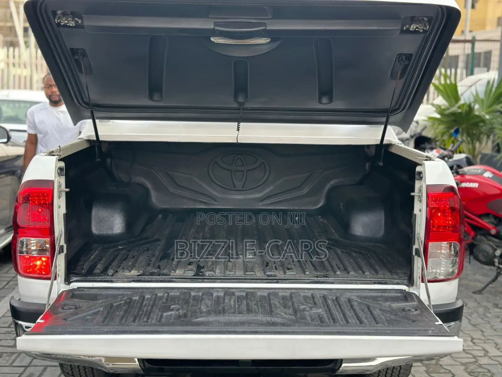 Toyota Hilux 2020 White